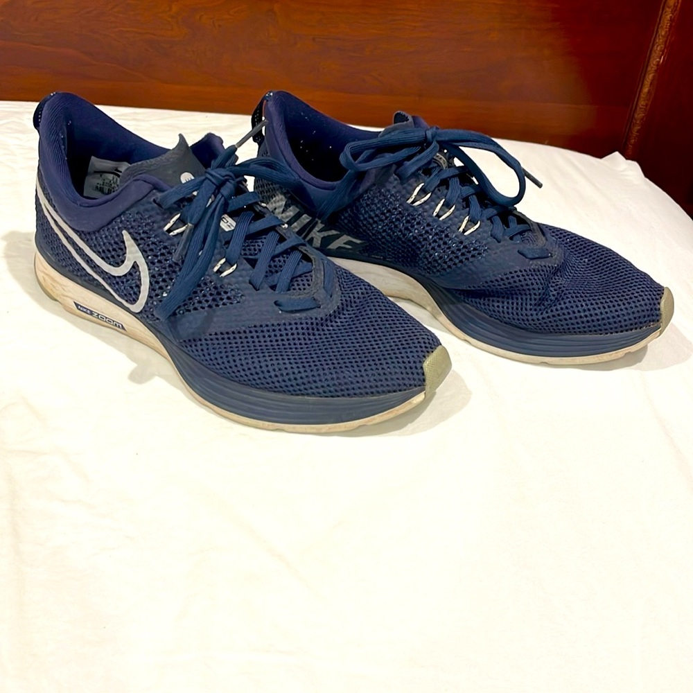 NIKE | Zoom Strike | size 6